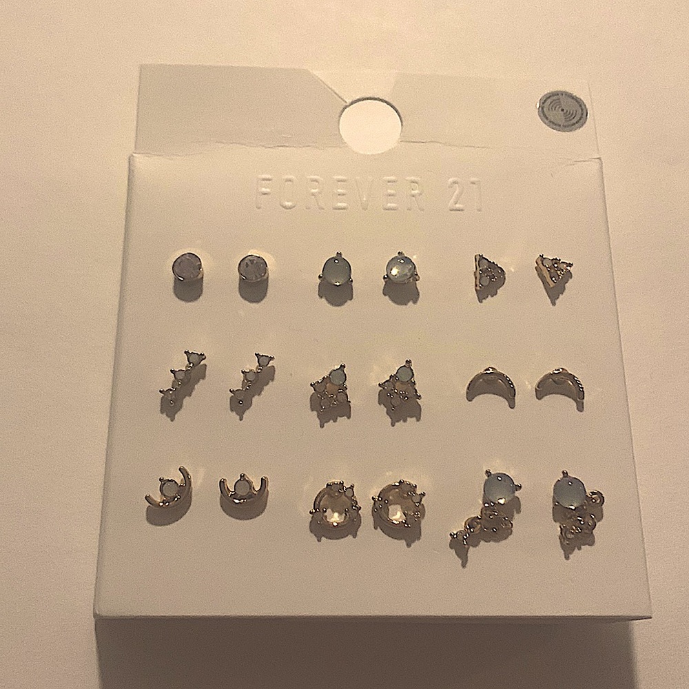 FOREVER 21 gold pleated earrings